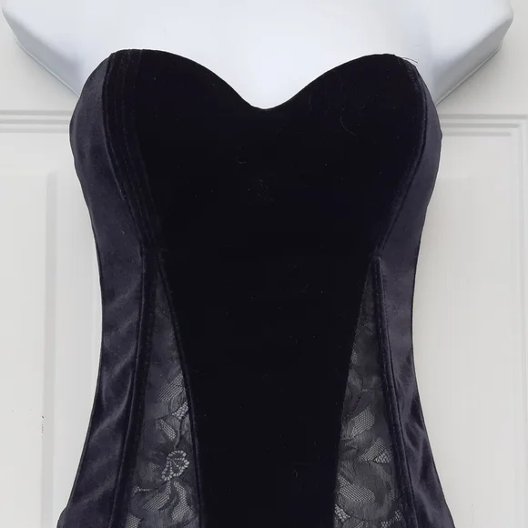 Velvet Bustier - Picture 4 of 15